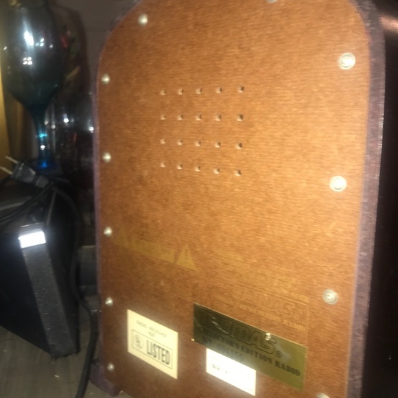 Thomas Vintage Style Radio with Brown Finish - Picture 4 of 4